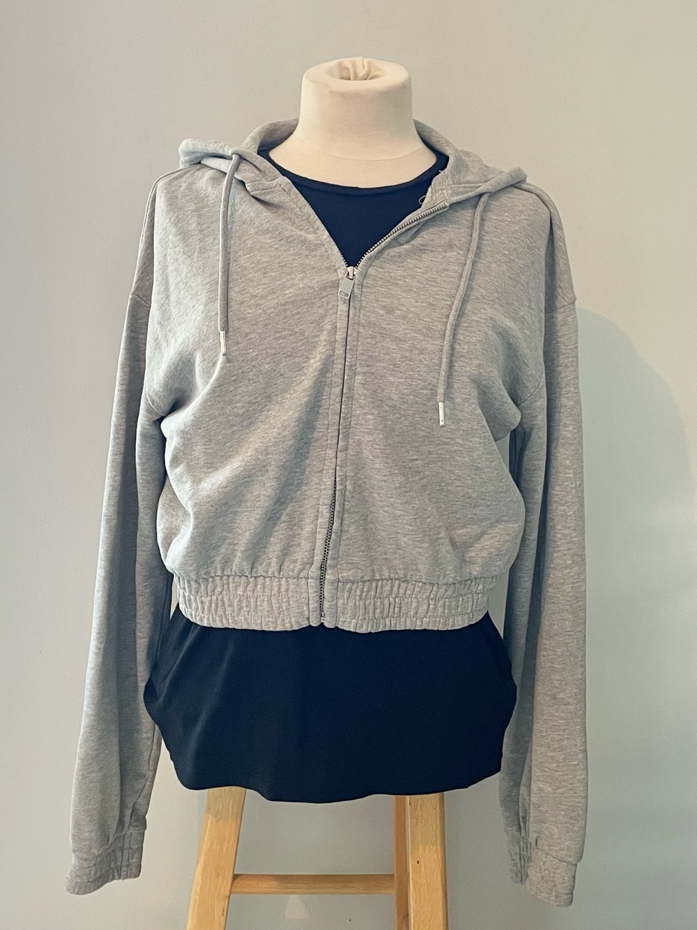 H&M Light Grey Cropped Zip-Up Hoodie Jacket, Size Medium